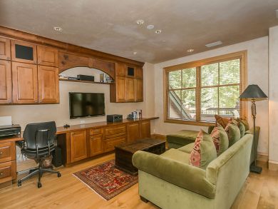 A Snowmass Four Bedrooms Rental with Great Views Available ! A Snowmass Four Bedrooms Rental with Great Views Available !